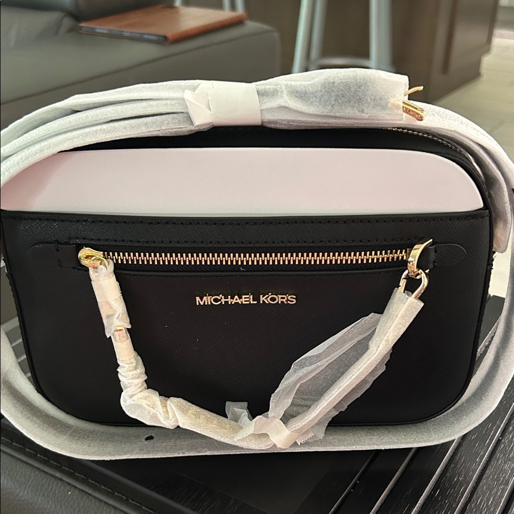 Michael Kors Jet‎ Set Item Black Leather LG EW Zip Chain Crossbody Bag